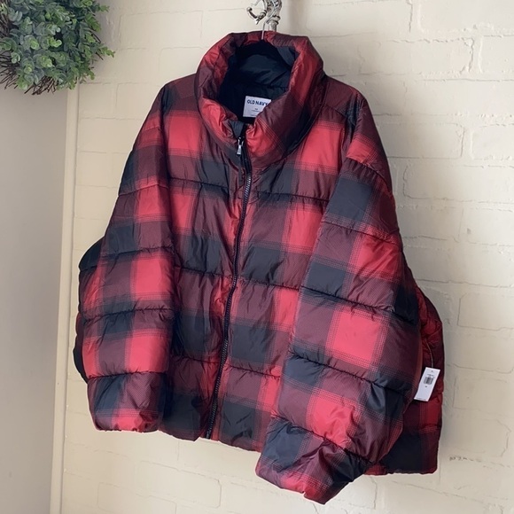Old Navy coat  Women’s Short Puffer Buffalo Plaid Red and Black Jacket - Picture 2 of 9